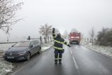 Na východě a severu Čech mírně sněžilo. Na mokrých vozovkách hrozí námrazy, varují silničáři