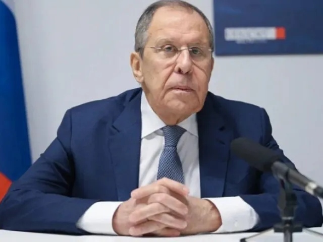 Lavrov: Příměří na Ukrajině je cesta nikam, chceme právně závaznou dohodu