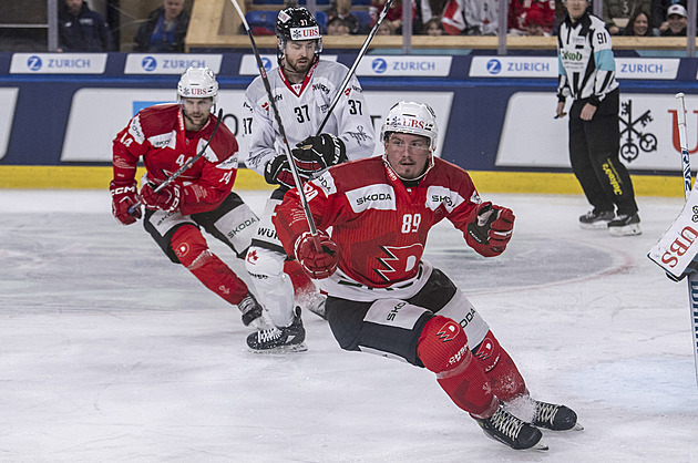 ONLINE: Začíná Spengler Cup, Pardubice hrají na úvod skupiny proti Fribourgu