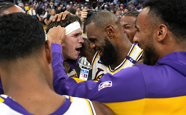 Reaves hrdinou Lakers. Výhru nad Golden State trefil vteřinu před koncem