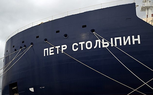 Ruský tanker s LNG měsíce neúspěšně hledal kupce, objel půlku světa