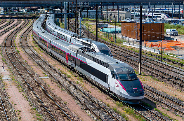 Sebevražda strojvůdce přímo za jízdy v TGV: v části Francie kolabovala doprava