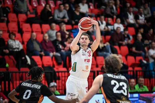 

Nymburští basketbalisté si poradili s hráči Brna a odskočili v čele tabulky

