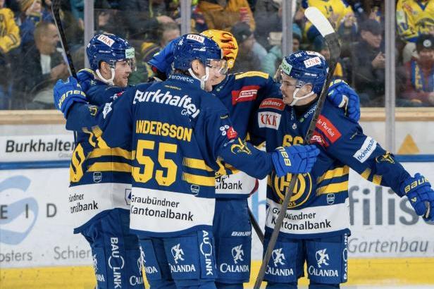 

ŽIVĚ: Davos za asistencí českého dua přehrál Straubing. Fribourg otočil duel s Kärpätem

