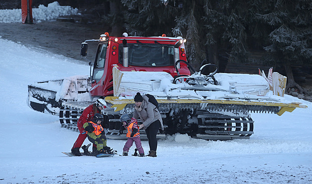 Pokles teplot otevírá skiareály napříč Českem. Podívejte se, kde se lyžuje