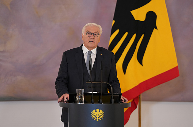 Volby budou v únoru, potvrdil Steinmeier a rozpustil Spolkový sněm