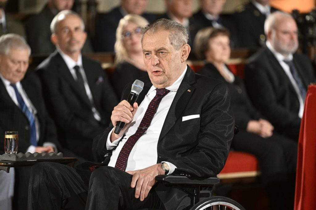 Zeman se netají, že by chtěl hrůzovládu stran, které demokracie nezajímá. Byl takový vždycky