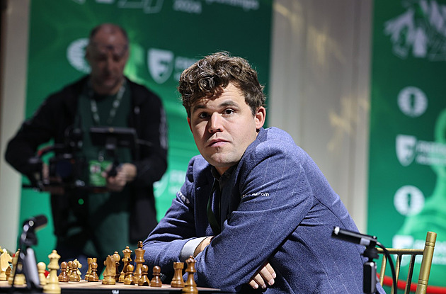 Carlsen navlékl džíny a dostal pokutu. Z principu pak odstoupil z MS