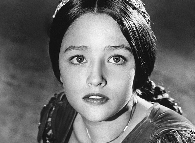 Zemřela Olivia Hussey, kterou svlékli pro svatební noc Romea a Julie