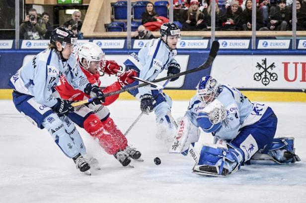 

ŽIVĚ: Čtvrtfinále Spenglerova poháru Dynamo Pardubice – Straubing Tigers 2:3

