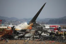 Nejméně 85 lidí zemřelo při havárii letadla v Jižní Koreji