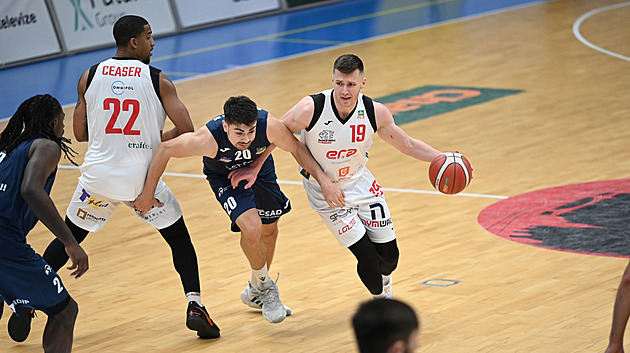 Nymburk na závěr roku v lize basketbalistů deklasoval Ostravu