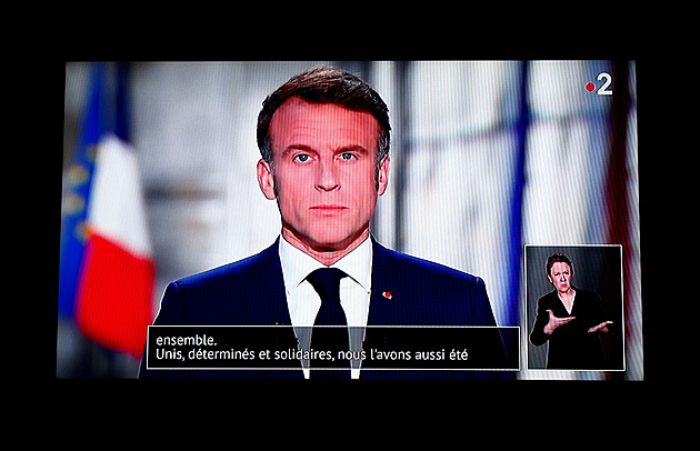 Francie směřuje k referendům, naznačil Macron. Kál se za předčasné volby