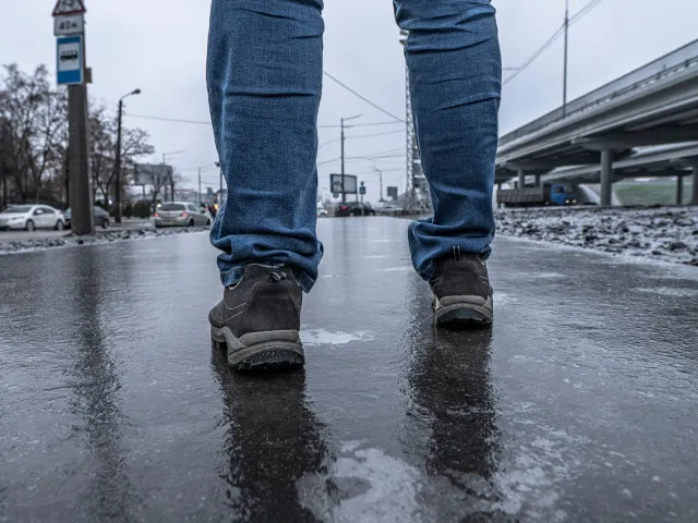 O silvestrovské noci znovu hrozí námraza, na Nový rok silný vítr