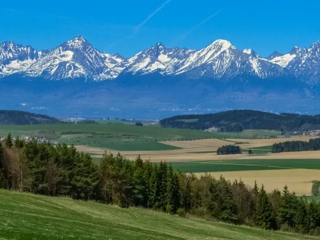 Mohutný chór i fujara. Slováci už slyšeli novou verzi hymny, která budí vášně