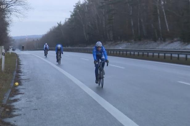 

Tradiční výjezd na Cukrák si nenechaly ujít desítky cyklistů

