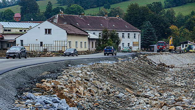 Jesenicko při opravách dál polyká tisíce tun kamene, Praha si na materiál počká