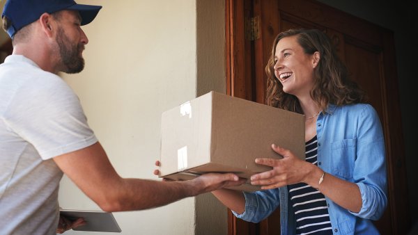 Konec krize? České e-shopy se blíží číslům z covidu, brzdí je ale konkurence z východu a roste odpor k boxům