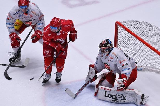 

SOUHRN 32. KOLA: Oceláři udolali Hradec až v nájezdech, Plzeň si vyšlápla na Kometu

