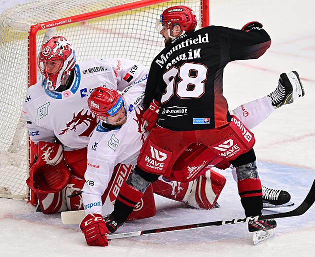 ONLINE: Třinec čelí Hradci. Kladno vyzve Liberec, Sparta přivítá Pardubice