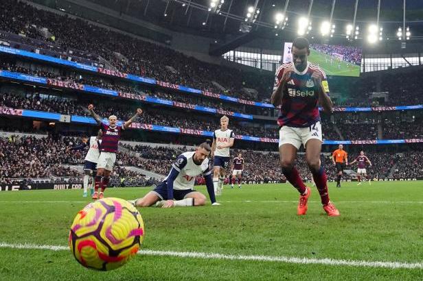 

Manchester City přejel West Ham, Newcastle nezastavil ani Tottenham

