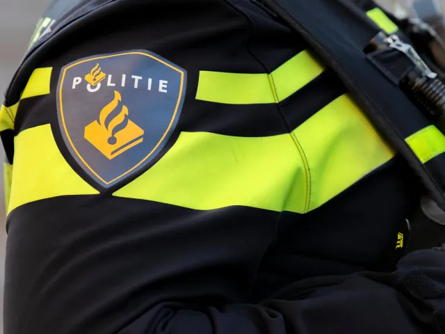 Přestřelka v Rotterdamu. Policie se při razii dostala pod palbu, jednoho podezřelého zabila