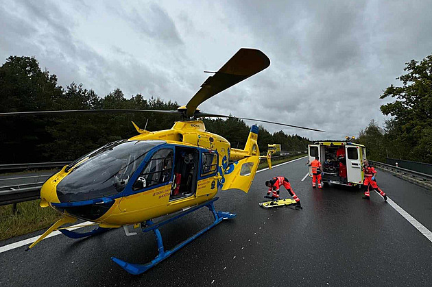 Dálnici D5 na 98. kilometru směrem na Prahu zavřela nehoda. Tvoří se kolony