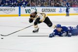 Dvě trefy Pastrňáka nestačily, Boston padl s Torontem 4:6. Dobeš má v NHL s Montrealem druhou výhru