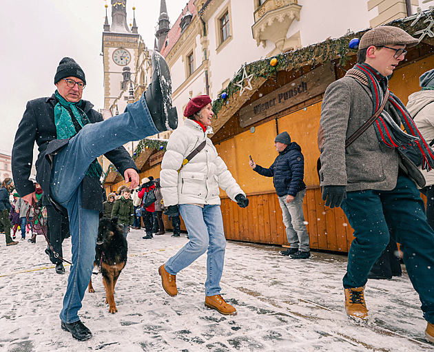 Švihlým krokem, ale sebou nešvihnout. Olomoucí prošli fanoušci Monty Pythonů