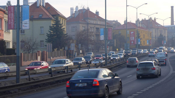 Hluk a znečištění násobně nad limity. Soudy řeší provoz na pražské výpadovce marně už 17 let