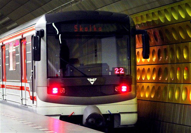 Mezi Skalkou a Depem Hostivař nejezdí metro, vypadl proud