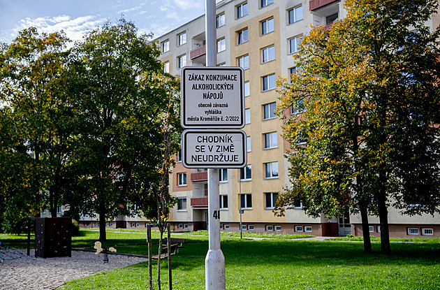 Hluk, alkohol, obtěžování. Na kroměřížském sídlišti se potýkají s bezdomovci