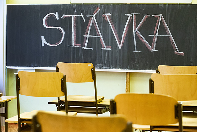 Školské odbory hrozí protesty. Podle nich obce kuchařky a školníky nezaplatí