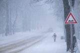 Kamiony se nedostanou do Polska přes Harrachov. Silnice l/10 se po půlnoci uzavře kvůli sněžení