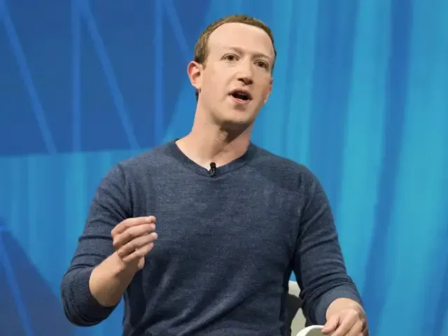 Zuckerbergova zpověď: „Cenzura na Facebooku byla jako z 1984. Bidenovi lidé nás nutili mazat pravdu“