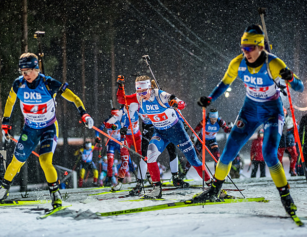 Biatlon ONLINE: Smíšené štafety v Oberhofu. České kvarteto rozjíždí Krčmář