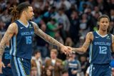 Memphis v NBA udolal Minnesotu 127:125, v závěru utkání rozhodl Morant. Detroit porazil Toronto