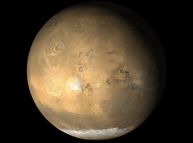 Mars se po letech dostal do opozice ke Slunci, proto je planeta nejjasnější