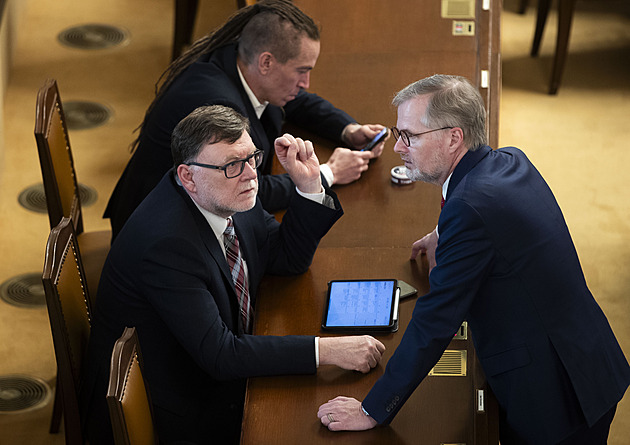 Politici bojují o platy. Co s nimi bude, naznačí jednání rozpočtového výboru