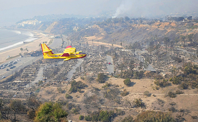 Spása z nebes. Los Angeles hasí stroje, které pomáhaly i v Českém Švýcarsku