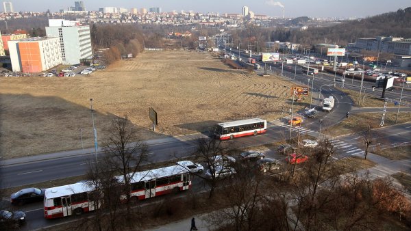 Lukrativní pozemky z třeskuté kauzy. Komárek získal parcely u budoucí stanice metra D v Krči