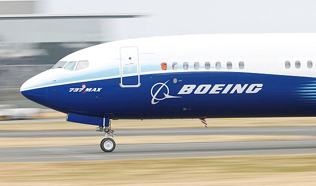 Boeing má nejhorší prodeje od pandemie, loni dodal jen 348 letadel