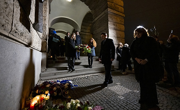 Před pražskou fakultou i na Václavském náměstí uctili památku Jana Palacha