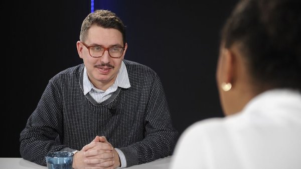 Ukrajina se musí smířit se ztrátou části území, Grónsko je pro Trumpa podstatnější, říká novinář Schneider