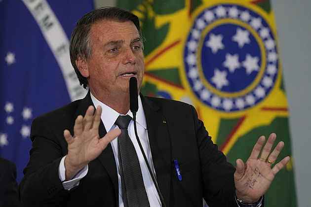 Vyšetřovaný Bolsonaro se na Trumpovu inauguraci nepodívá. Pas mu nevrátí