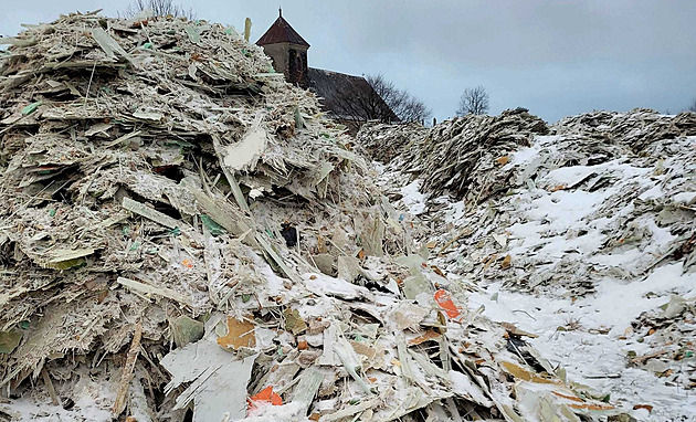 Kamiony s nelegálním odpadem se z Bruntálska vrátí do Německa, ujistil Hladík