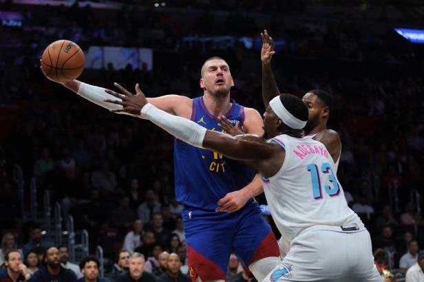 

Nejlepší střelec NBA Oklahomě chyběl, Jokič má v sezoně sedmnáctý triple double

