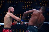 VIDEO: Procházka srazil Hilla k zemi ve 3. kole a slaví pátou výhru v UFC, znovu chce zápas o titul