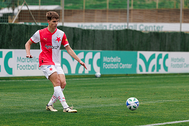 Slavia objevuje talent. Trpišovskému se líbí a po tréninku šprtá na maturitu