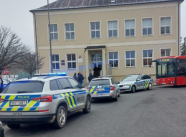 Žák na základní škole vyhrožoval učitelce, zadrželi ho policisté